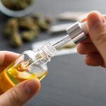 Ste atopik, máte vysušenú alebo dehydratovanú pokožku? Pomôže vám konopný olej