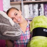 Bytový textil z mikroplyšu – správna voľba do chladnejšieho počasia