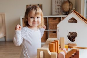 3 dôvody, prečo by ste mali vašim deťom zaobstarať hračky z dreva
