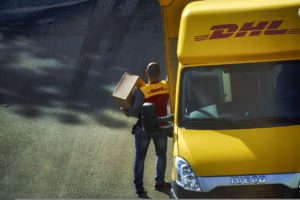 V posielaní balíkov je DHL expresná preprava špecialista