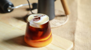 Ľadová káva po japonsky. Ako si doma pripraviť perfektnú flash brew?