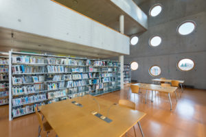 Knižnice v školách i mestách si zaslúžia rekonštrukciu. Ako vytvoriť modernú knižnicu a modernejšiu školu.