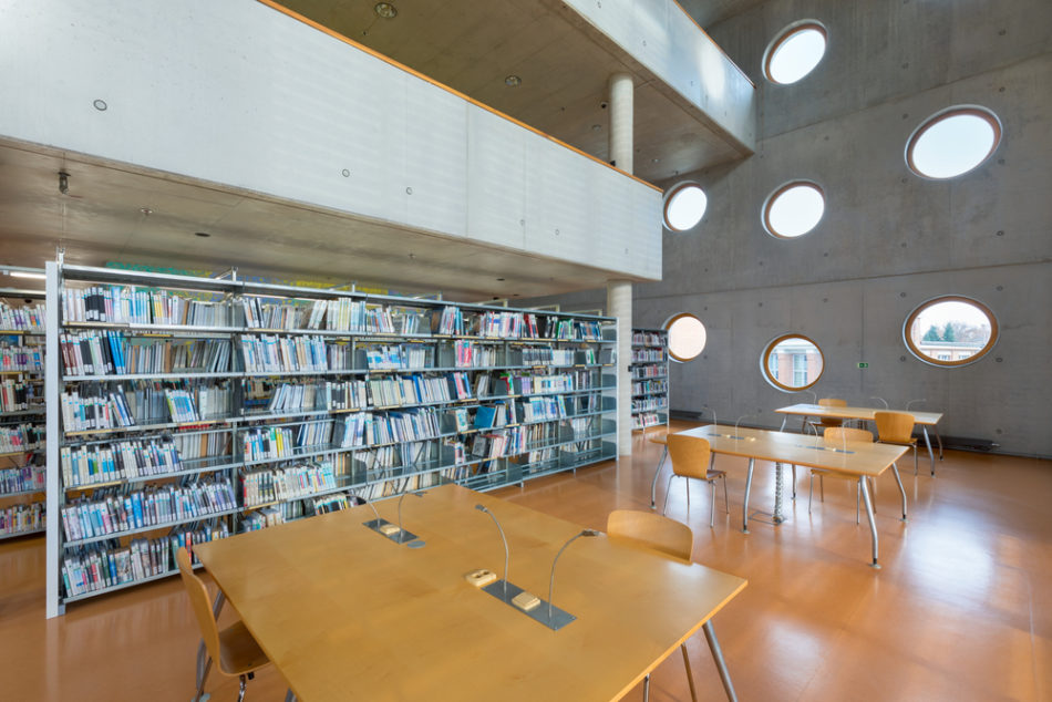 Knižnice v školách i mestách si zaslúžia rekonštrukciu. Ako vytvoriť modernú knižnicu a modernejšiu školu.
