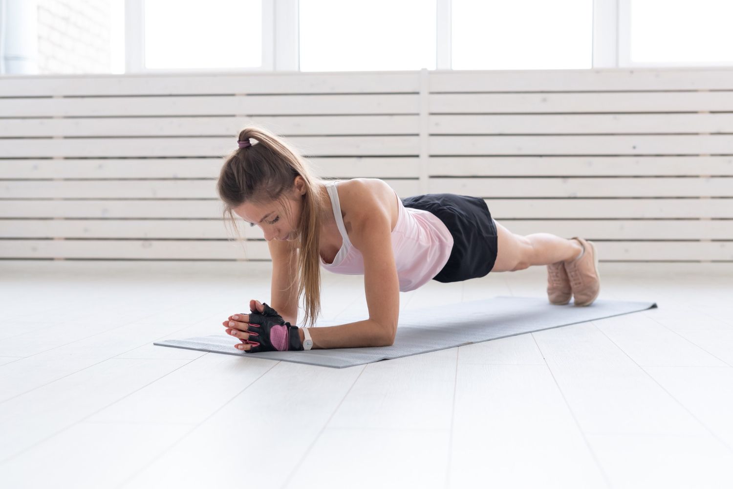 Tajomstvo pevného brucha: Najlepšie cviky pre vyrysované svaly