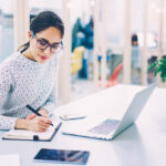 Ako sa vyhnúť práci v kancelárii alebo vo fabrike. Čím sa dá živiť, keď nechcete chodiť denne do práce.