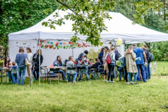 Eventový stan na vonkajšom podujatí.