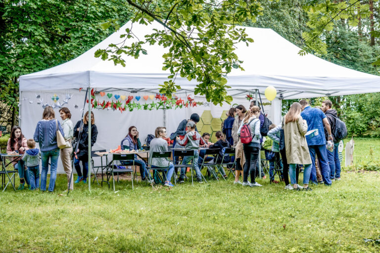 Eventový stan na vonkajšom podujatí.