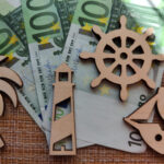 Plachetnica na mori počas pokojnej plavby.