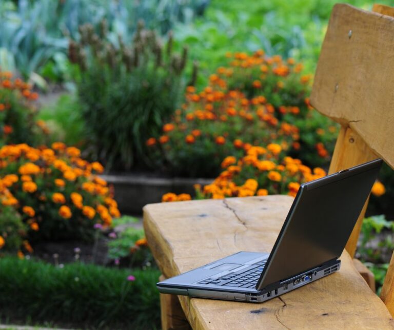 ROA Garden spájajúci moderné technológie so záhradníctvom a starostlivosťou o rastliny.